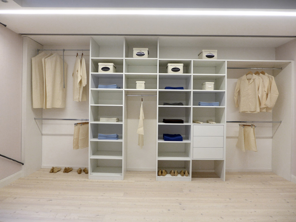 Schrankmöbel made in Germany Eichenhaus Schränke Gleittüren, Trennwände und Schrankmöbel von der Schreinerei WERNER AG im Eichenhaus Laufach