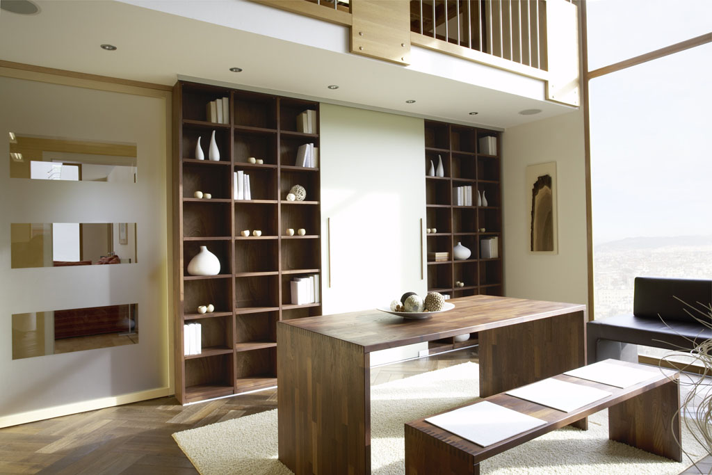 Bibliothek Wohnzimmer Eichenhaus Gleittüren Schiebetüren Gleittüren, Trennwände und Schrankmöbel von der Schreinerei WERNER AG im Eichenhaus Laufach